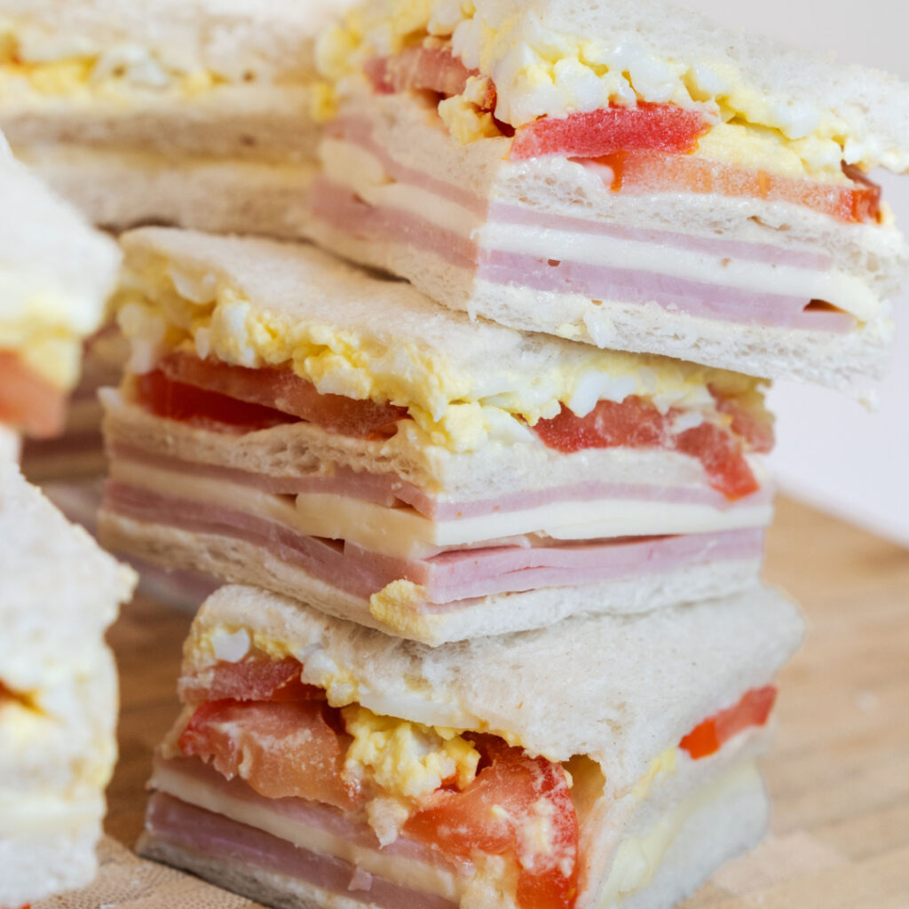 Triples de Tomate, huevo y queso